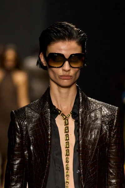 Look 37
